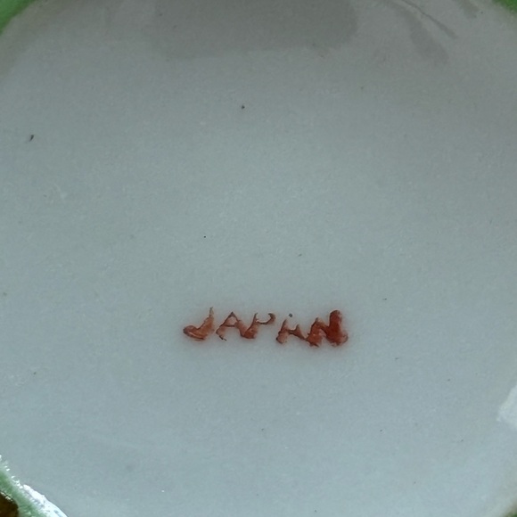 3” Tall Vintage Japanese Vase. Item 215 - Picture 5 of 7